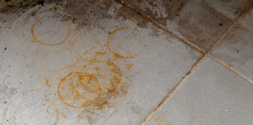 How to remove rust stains from tiles - featured image