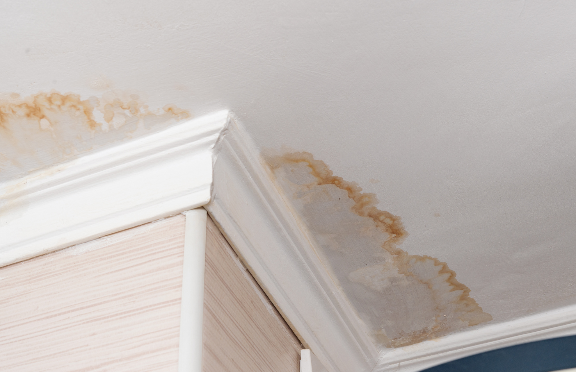 Ceiling with stains due to leaking water